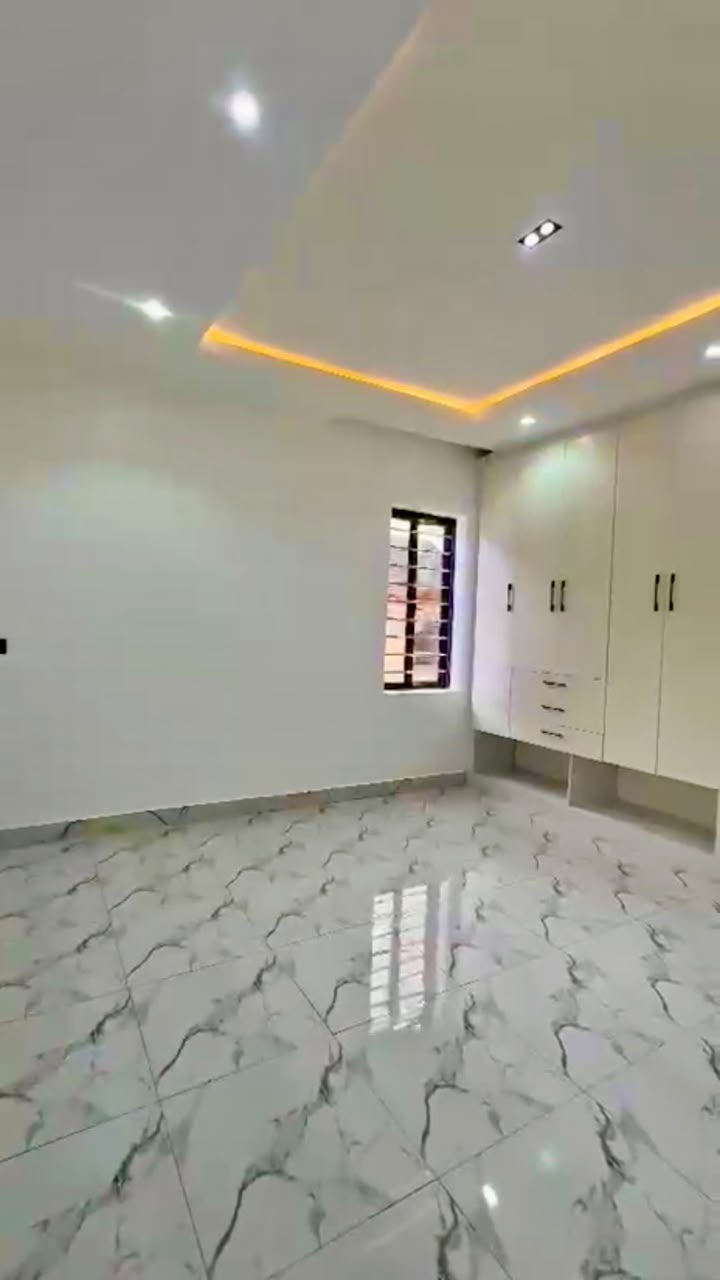5-BEDROOM DUPLEX - Photo 1