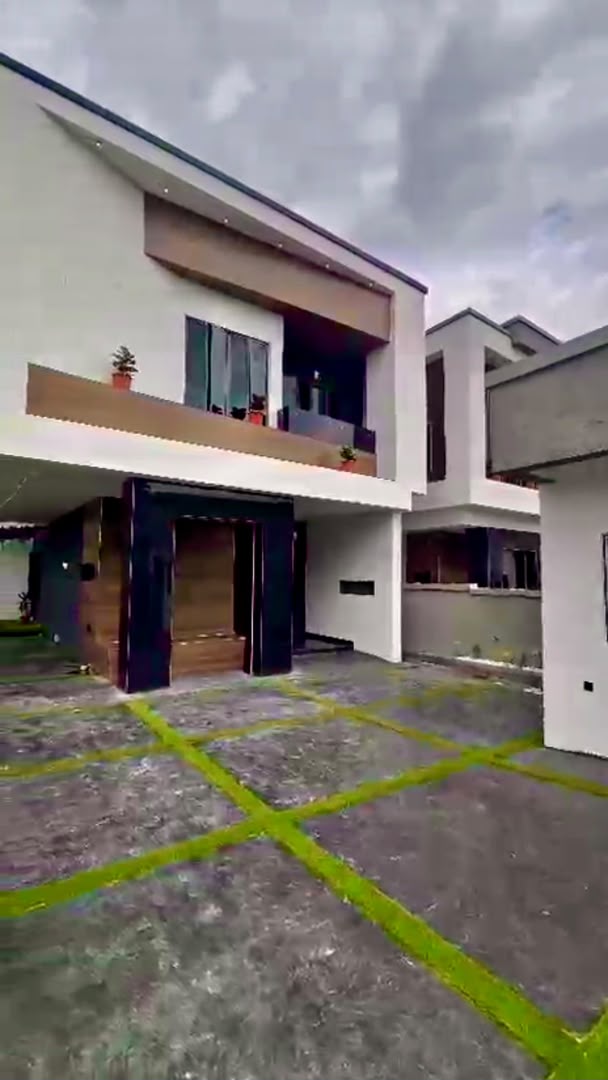 5-BEDROOM DUPLEX 